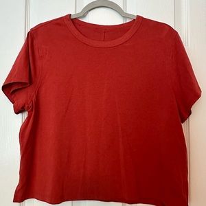 Lululemon Cates Cropped T-Shirt – Cayenne